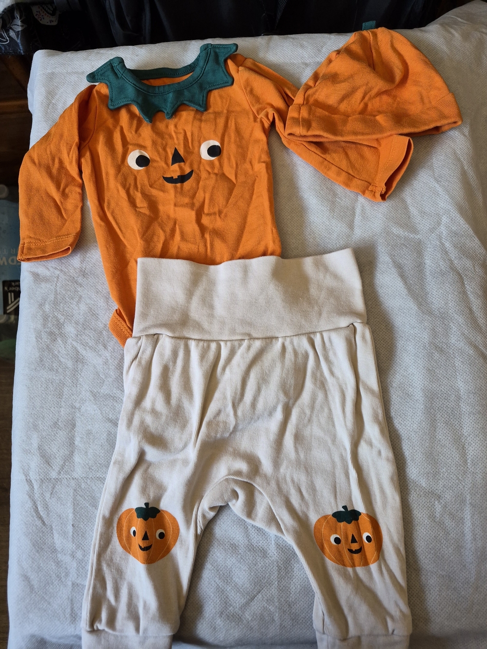 H&M Orange & Cream Pumpkin Outfit Set For Baby SIZE NB